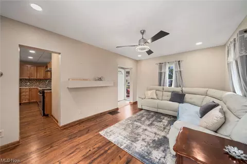 841 Devine St, Alliance, OH 44601 photo 4