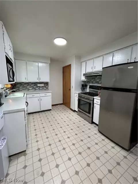 47 Aaron St, Berea, OH 44017 photo 6