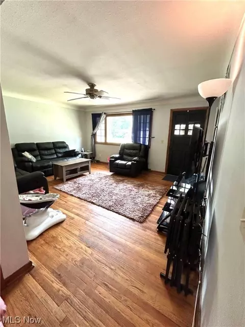 47 Aaron St, Berea, OH 44017 photo 3