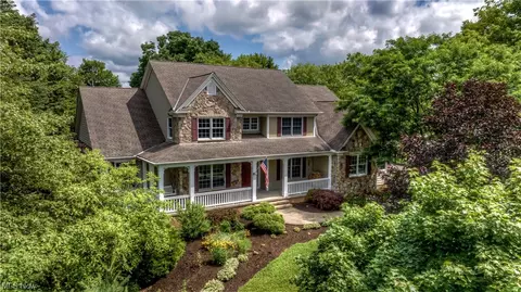 10280 Sablewood Dr, Chagrin Falls, OH 44023