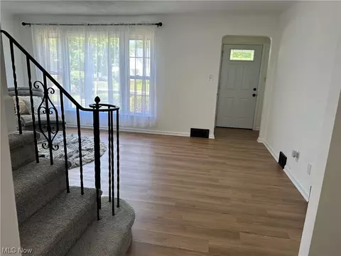 667 E 240th St, Euclid, OH 44123 photo 9