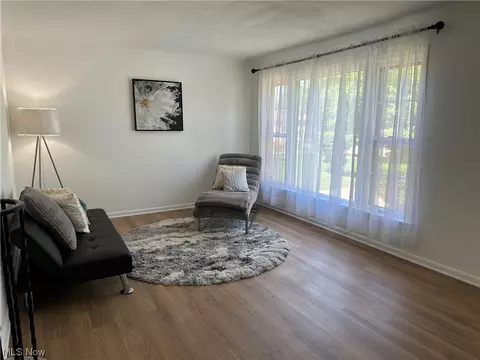 667 E 240th St, Euclid, OH 44123 photo 11