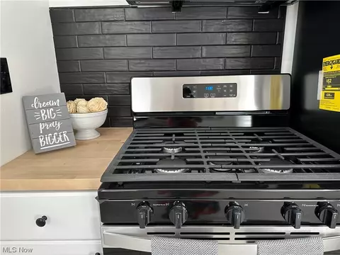 667 E 240th St, Euclid, OH 44123 photo 7