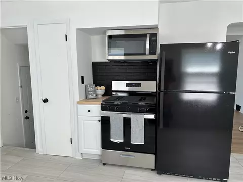 667 E 240th St, Euclid, OH 44123 photo 6