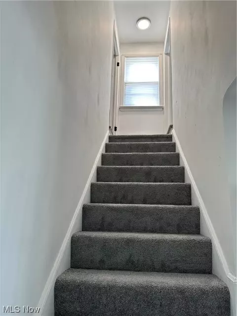 667 E 240th St, Euclid, OH 44123 photo 10