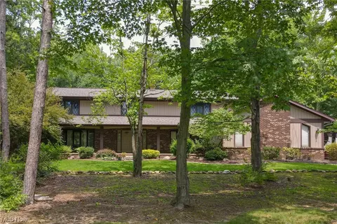8700 Prescott Dr, Chesterland, OH 44026