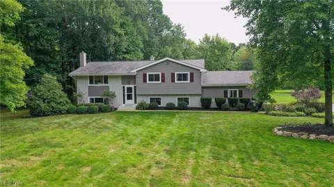 1198 Winchell Rd, Aurora, OH 44202