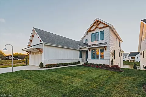 42 Bridgeport Way, Mayfield Heights, OH 44124