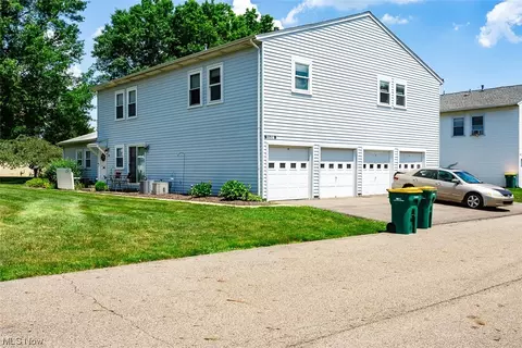 2538 Royal County Down #B, Uniontown, OH 44685