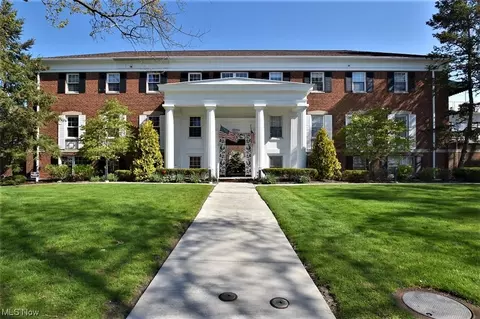 19901 Van Aken Blvd #1, Shaker Heights, OH 44122