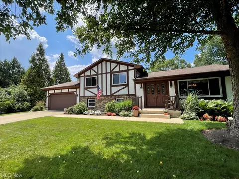 1454 Turnberry Dr, Youngstown, OH 44512