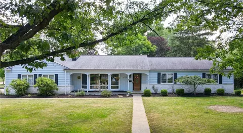 630 Pleasant Valley Dr, Medina, OH 44256