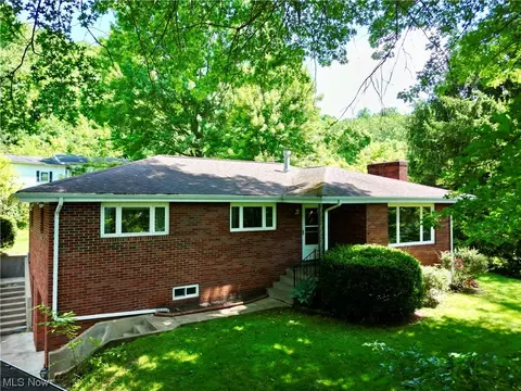 419 1st Ave, Bellaire, OH 43906