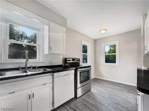 1530 Root Rd, Lorain, OH 44052 photo 5