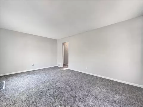 1530 Root Rd, Lorain, OH 44052 photo 9