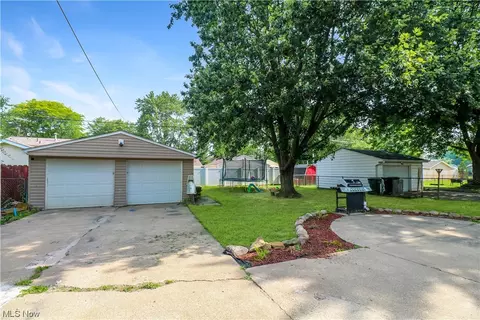708 Denison Ave, Elyria, OH 44035 photo 2