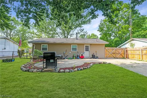 708 Denison Ave, Elyria, OH 44035 photo 3