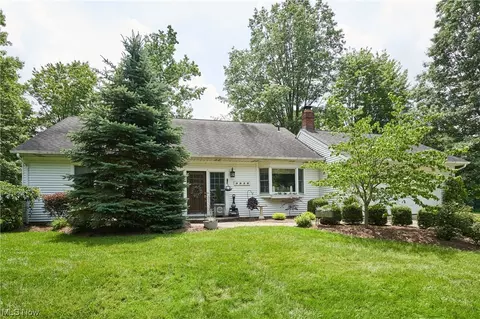 3356 Ensenada St NE, Hartville, OH 44632