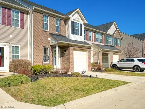 114 River Rock Way, Berea, OH 44017 photo 2