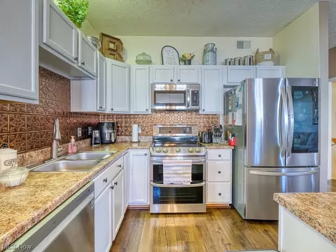 114 River Rock Way, Berea, OH 44017 photo 10