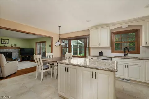 7205 Sandtree Ln, Mentor, OH 44060 photo 5
