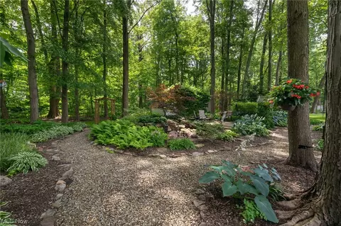 7205 Sandtree Ln, Mentor, OH 44060 photo 9