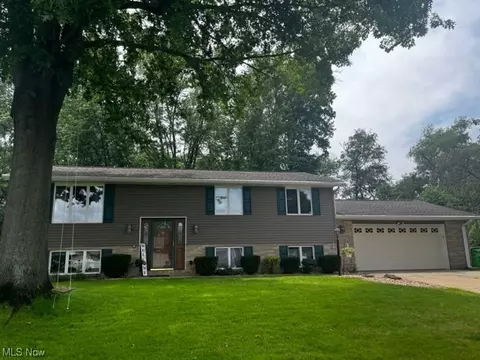 144 10th St NW, Strasburg, OH 44680