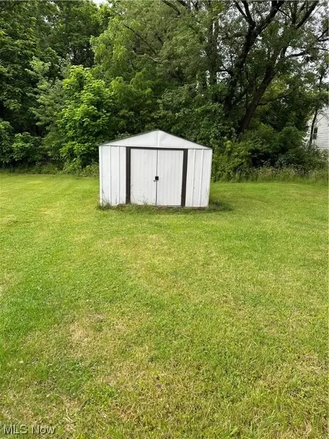 2425 Stocker Ave, Youngstown, OH 44505 photo 13