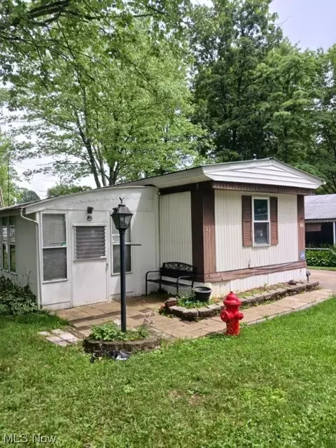 23 Manor, Brookfield Township, OH 44403