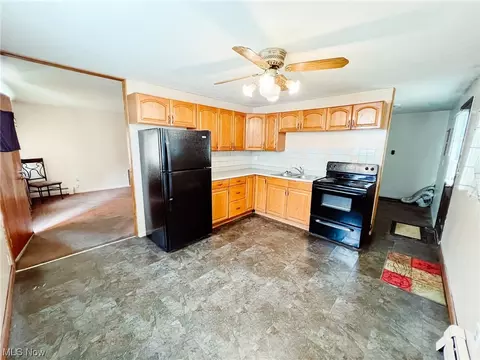546 Case Ave, Elyria, OH 44035 photo 2