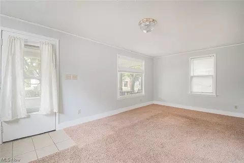 28 Walnut St, Struthers, OH 44471 photo 7