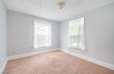 28 Walnut St, Struthers, OH 44471 photo 17