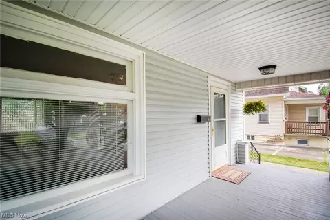 28 Walnut St, Struthers, OH 44471 photo 4