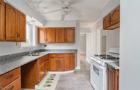 28 Walnut St, Struthers, OH 44471 photo 15