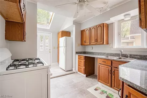28 Walnut St, Struthers, OH 44471 photo 12