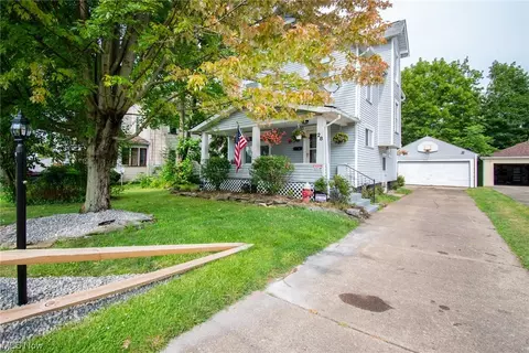 28 Walnut St, Struthers, OH 44471 photo 2
