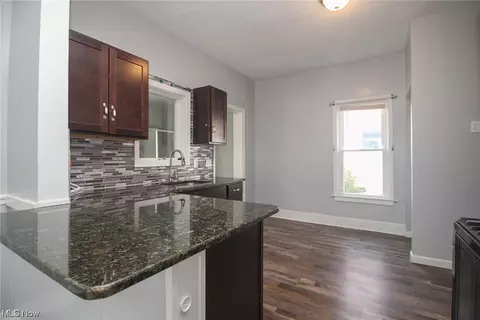 102 Creed St, Struthers, OH 44471 photo 8