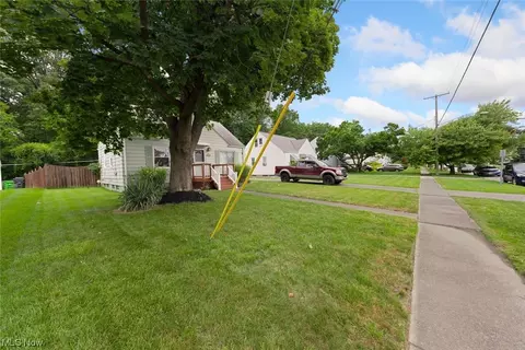 820 E 254th St, Euclid, OH 44132 photo 3