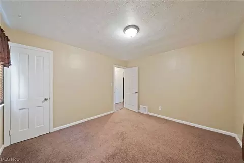 820 E 254th St, Euclid, OH 44132 photo 11
