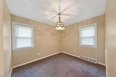 820 E 254th St, Euclid, OH 44132 photo 8