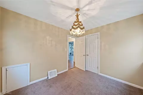 820 E 254th St, Euclid, OH 44132 photo 9