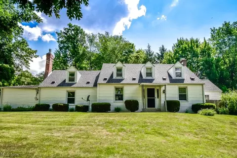 5858 Huckleberry St NW, North Canton, OH 44720