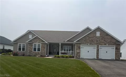 4875 Tree Line Trl, New Middletown, OH 44442 photo 1