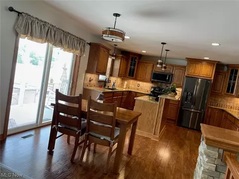4875 Tree Line Trl, New Middletown, OH 44442 photo 3