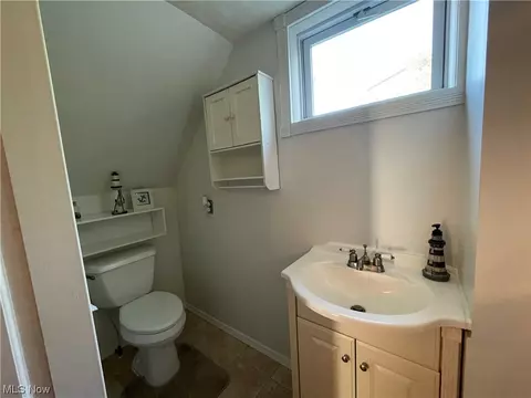 821 E 11th St, Ashtabula, OH 44004 photo 5