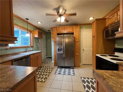 821 E 11th St, Ashtabula, OH 44004 photo 6