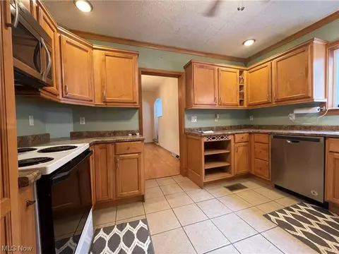 821 E 11th St, Ashtabula, OH 44004 photo 7