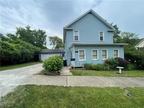 821 E 11th St, Ashtabula, OH 44004 photo 1