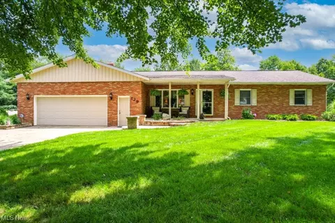 129 Briarwood Dr, Dalton, OH 44618