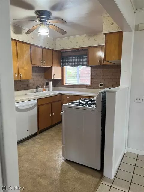 3049 Avondale Ave, Ashtabula, OH 44004 photo 6